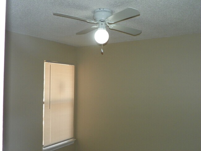 Building Photo - 410.412 Cypress Ln