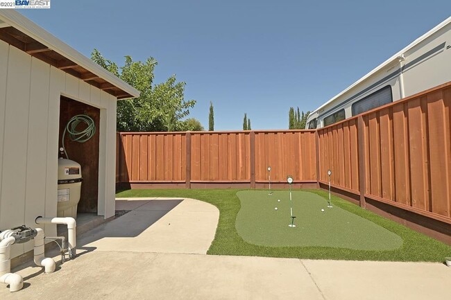 Building Photo - 560 Murdell Ln