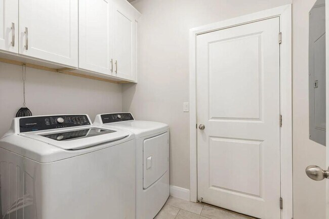 Building Photo - 2713 E 430 N