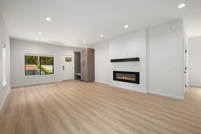 Building Photo - $2595 3 bedroom/2 1/2 bath Clearwood New Construction, Custom Chalet-style Home In Yelm.