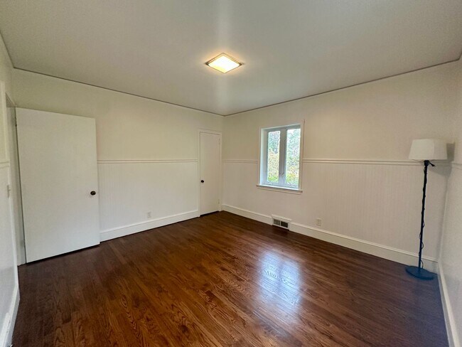 Building Photo - 719 Baldwin Dr
