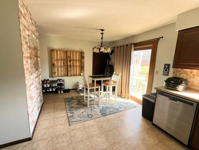 Building Photo - 2540-2542 Demorrow Cir.