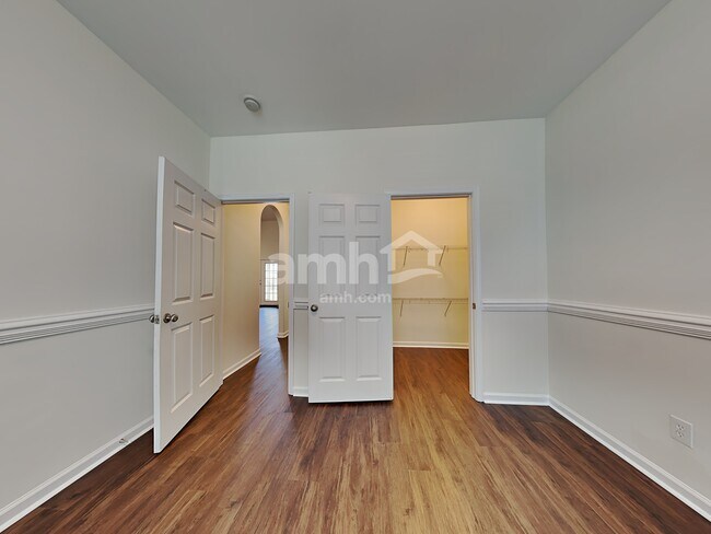 Building Photo - 161 Willow Point Cir