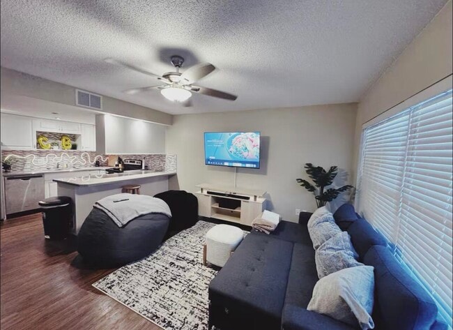 Building Photo - 108 Lacosta Ln