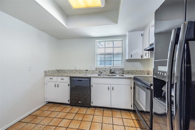 Building Photo - 6042 1st Ave S