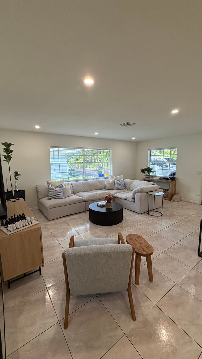 Building Photo - 3001 Albatross Rd