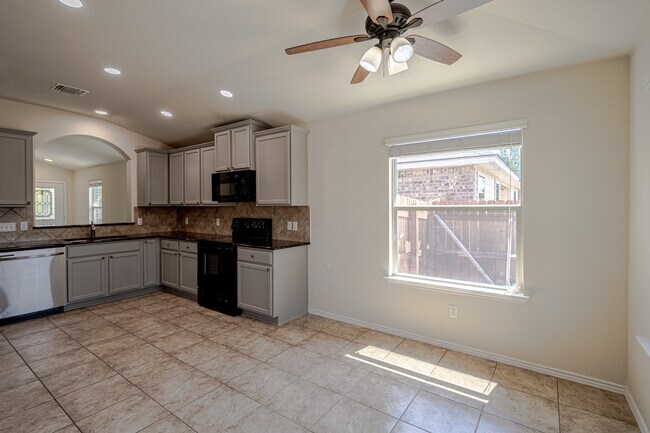 Building Photo - 121 Hematite Ln