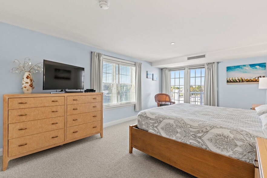 Building Photo - 1 E Grand Ave