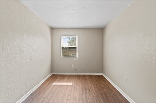 Building Photo - 3 BEDROOM BRICK TOWNHOME FOR RENT IN NORFOLK