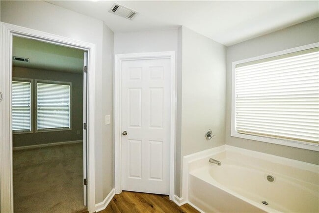 Building Photo - 2158 Staunton Dr