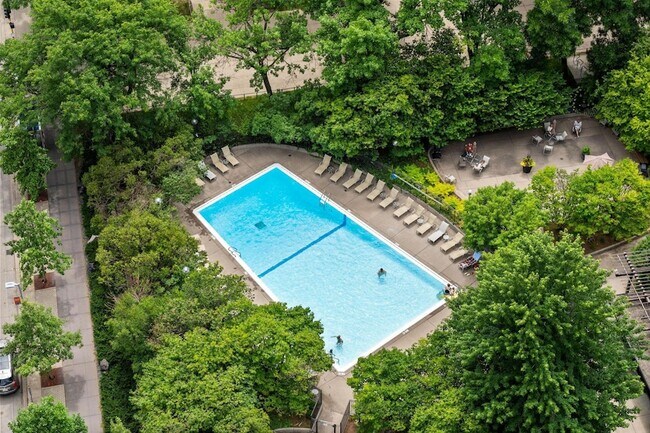 Building Photo - 19 S 1st St