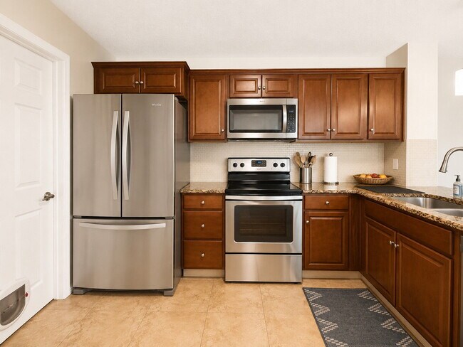 Building Photo - Furnished Condo! Gorgeous! Near beaches and shopping!