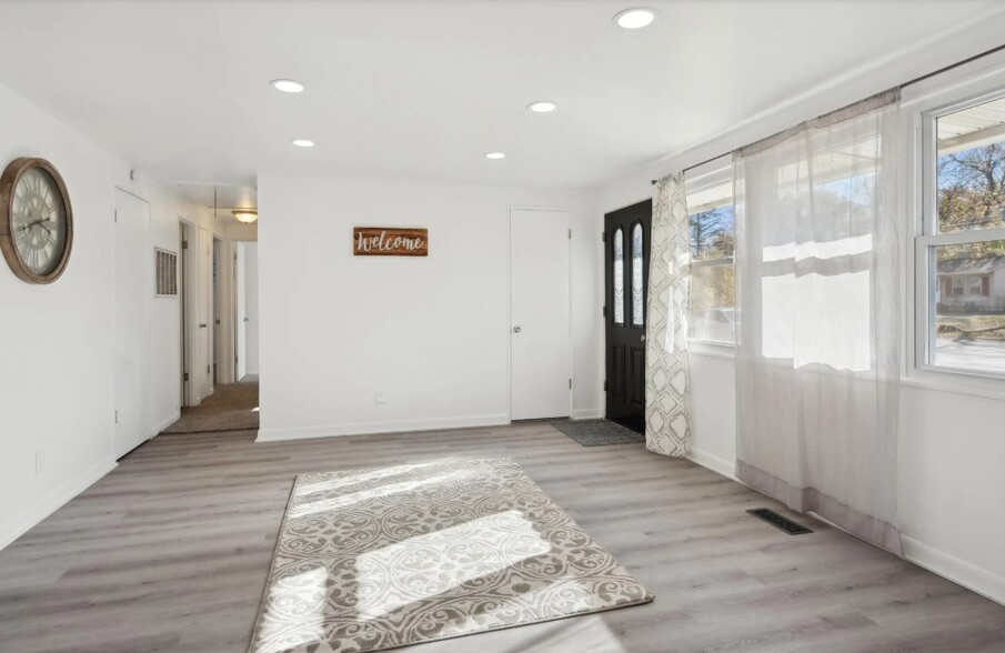 Building Photo - 431 W Coolspring Ave