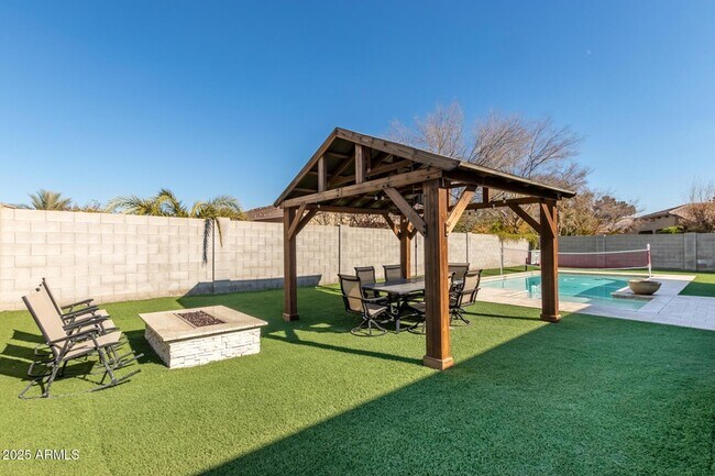 Building Photo - 8414 W Northview Ave