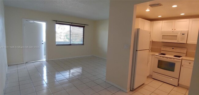 Building Photo - 1400 NE 54th St