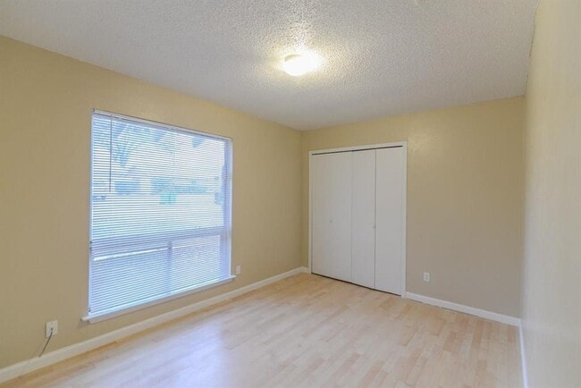 Building Photo - 115 Price Dr