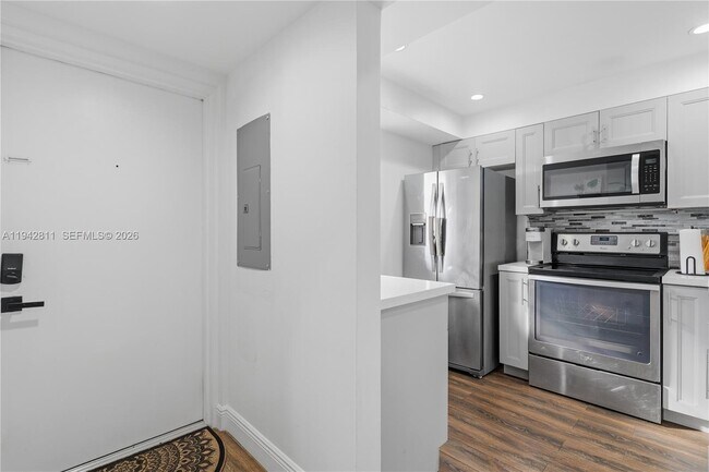 Building Photo - 9340 Lagoon Pl