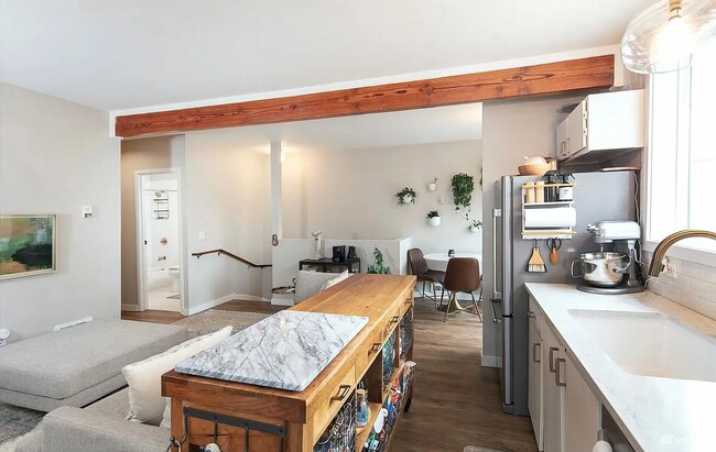 Building Photo - 2606 E Madison St