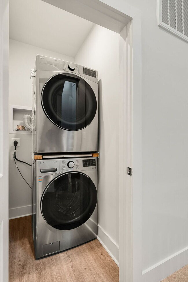 Building Photo - For Rent: Spacious 3-Bedroom Condo in the Heart of Richmond