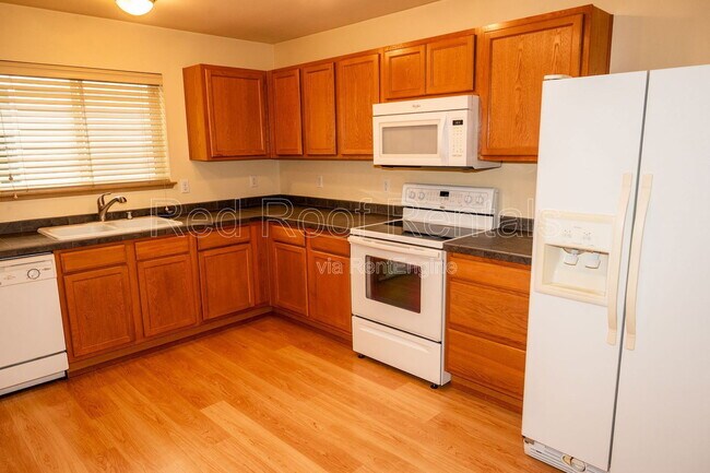 Building Photo - 1208 Burnside Pl