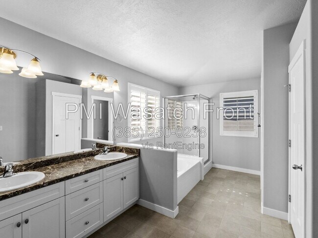 Building Photo - 589 W Life Dr
