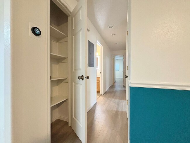 Building Photo - Lakeview Orem Living – 3 Bed Near UVU