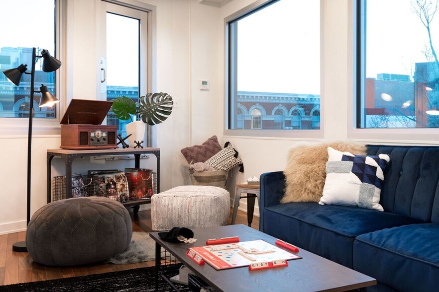 Building Photo - 527 St Joseph St