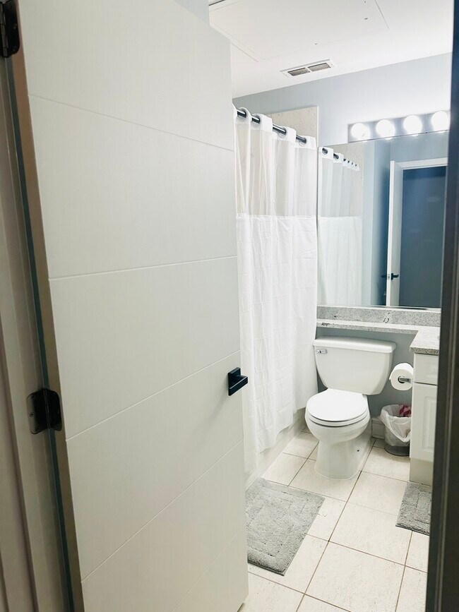 Building Photo - 212 W Washington St