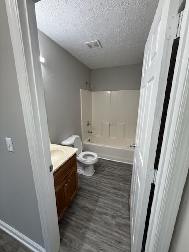 Building Photo - 203 Aqueduct Dr