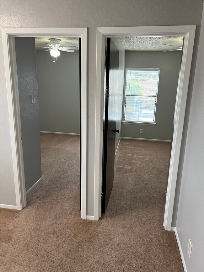 Building Photo - 9713 Village Briar