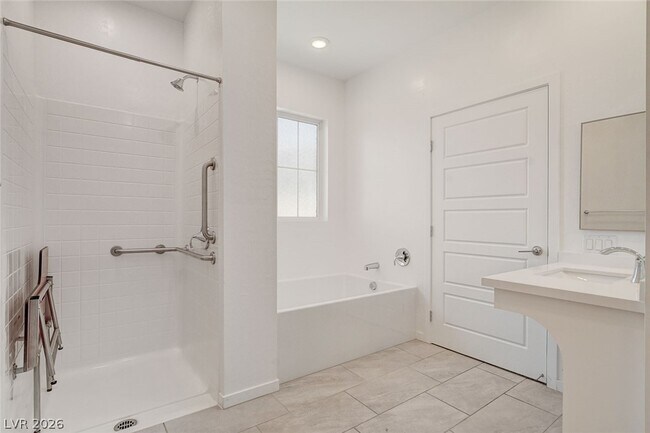 Building Photo - 5730 Sky Pointe Dr