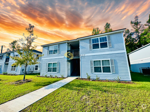 Building Photo - BEAUTIFUL 2/2 BOTTOM FLOOR UNIT!