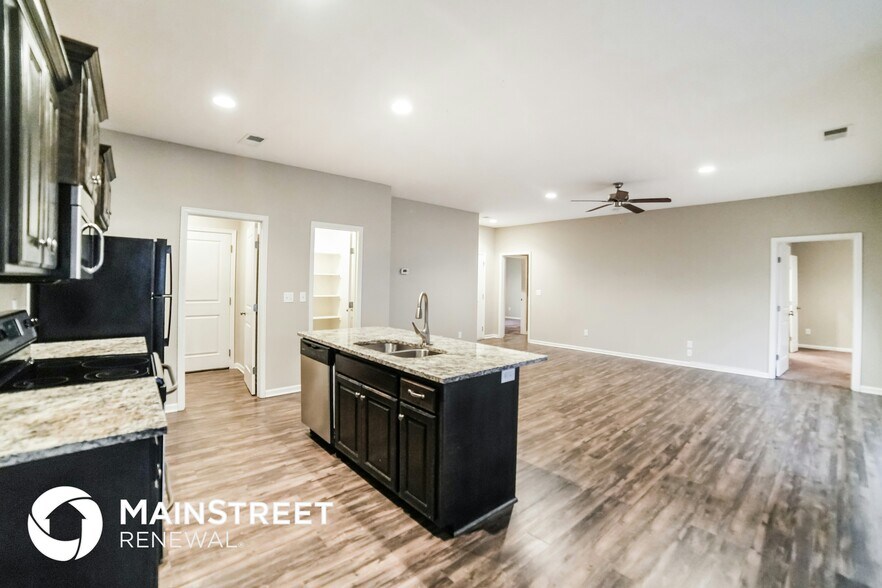 Building Photo - 1516 NE Jaclyn Dr