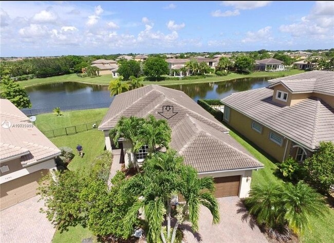 Building Photo - 7884 NW 123rd Ave