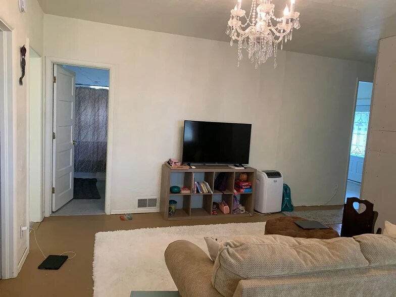 Building Photo - 601 W California St