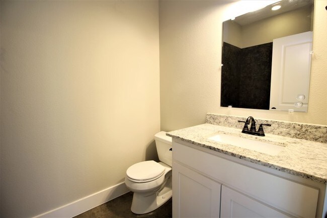 Building Photo - 709 Maple St