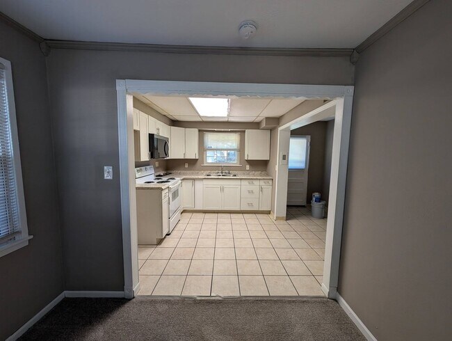 Building Photo - 5373 Pickford Dr