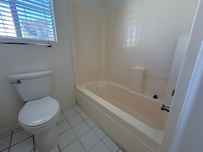 Building Photo - Sunflower Unit A  Glendora, Ca 91740 (3 Bed, 2.5 Bath)