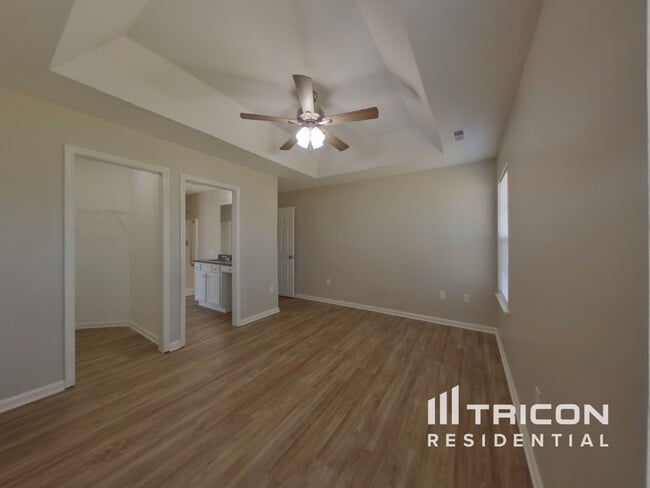 Building Photo - 1221 Grace Ct