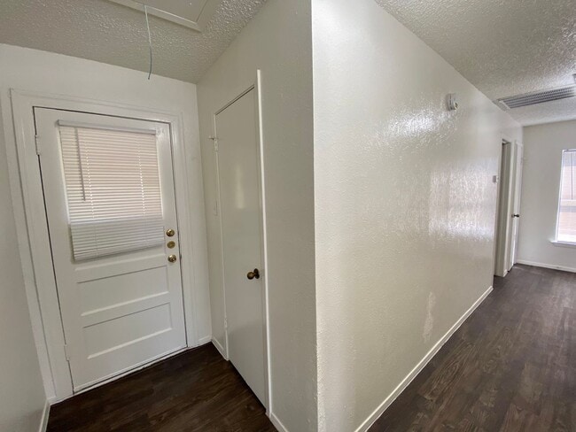 Building Photo - 30th-407 E