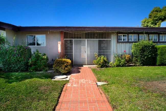 Building Photo - 10019 Balboa Blvd