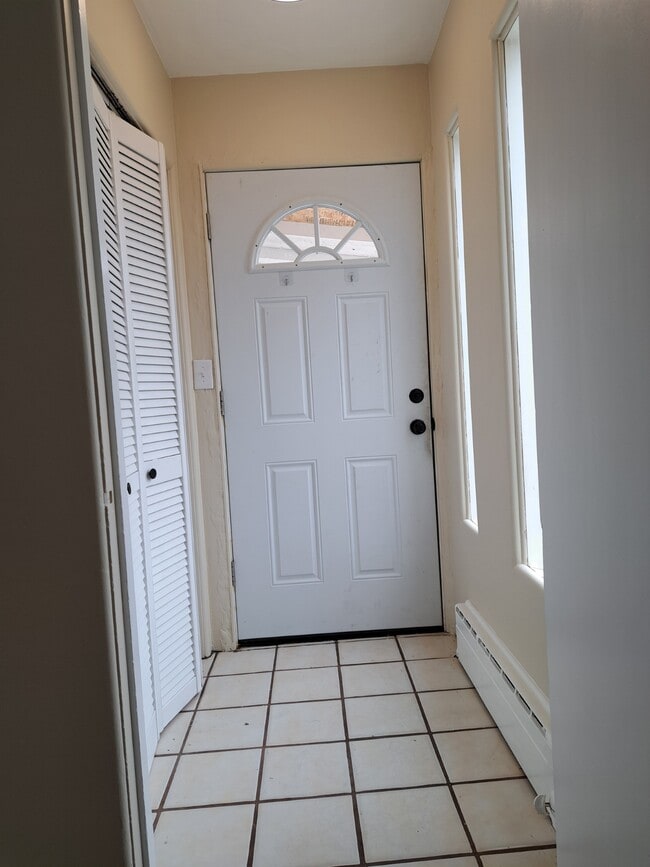 Building Photo - 1029 Yale Ave