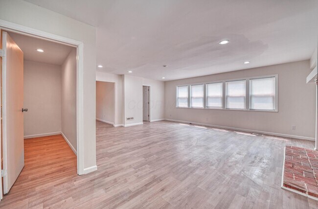 Building Photo - 1139 Miller Ave
