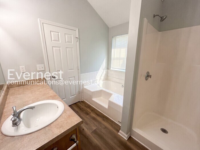Building Photo - 435 Skif Pond Ct