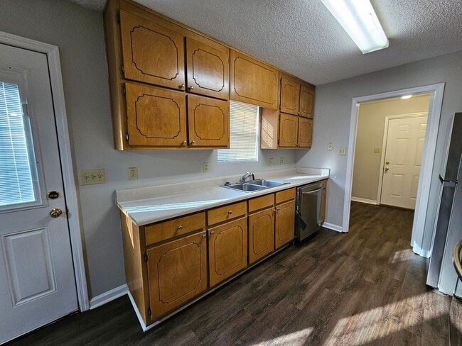 Building Photo - Home in Leesburg Available!