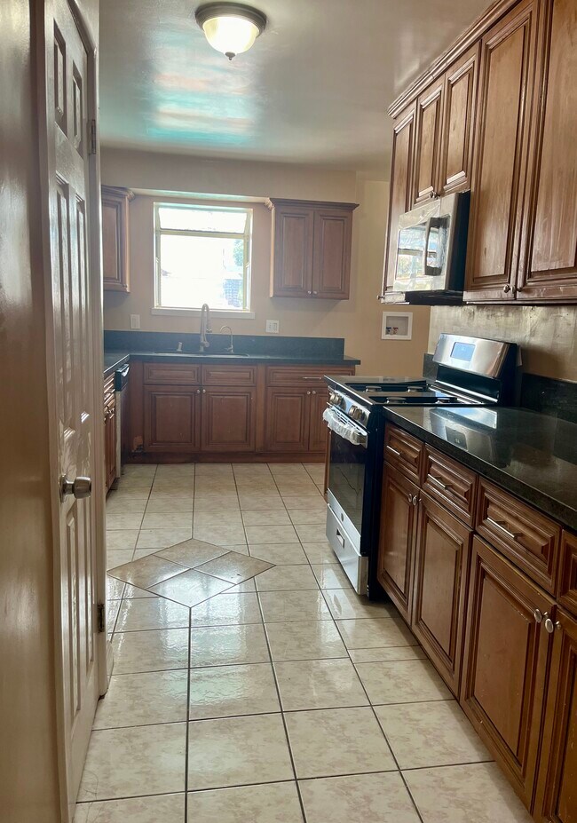 Building Photo - 8246 Beeman Ave