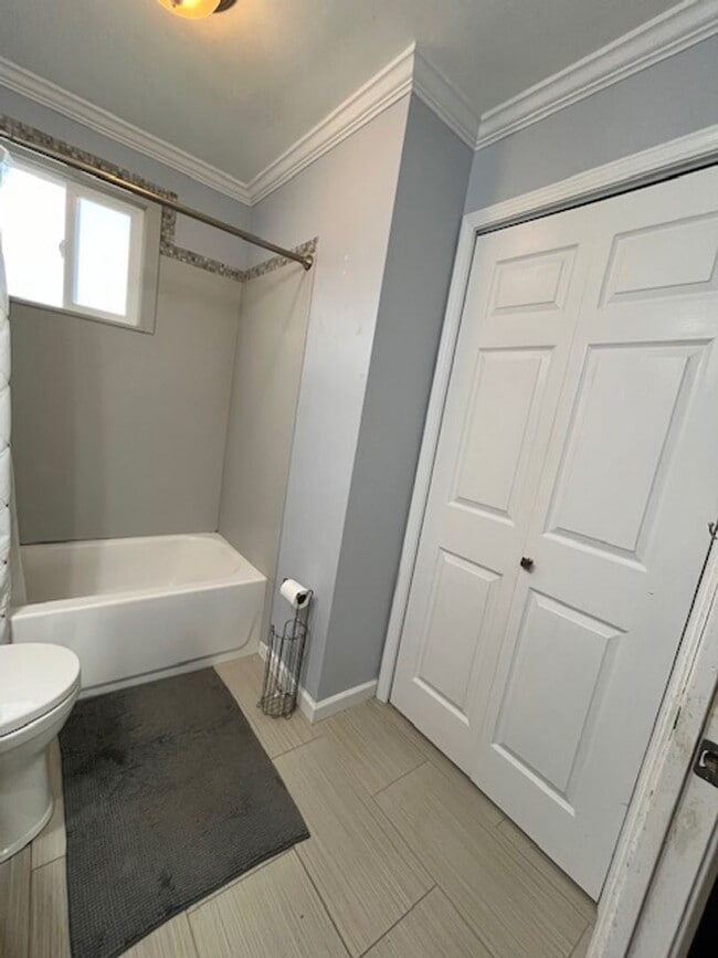 Building Photo - 2 bed 2 bath Single Family Home in Bexley w/ Bonus Rooms