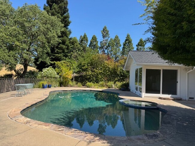 Building Photo - Single level home with pool in Whitegate c...