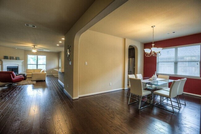 Building Photo - 83 West Wading Pond Circle