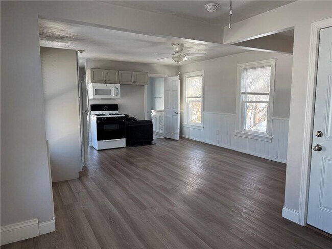 Building Photo - 251 High St